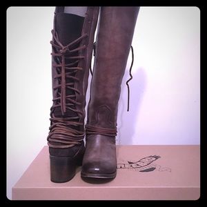 Coal-Freebird boot, size 9 in Stone